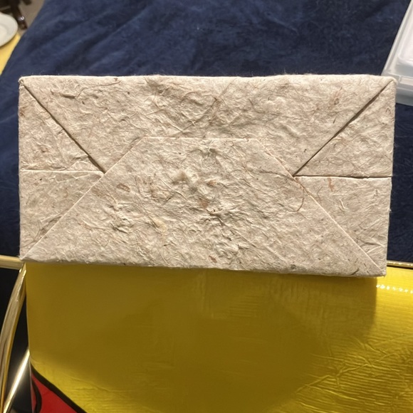 Sand Colored Textured Light Cardboard Double Wine Bottles Gift Bag - Picture 5 of 10